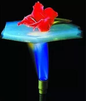 世界上最輕的固體材料氣凝膠 世界上最輕的固體材料氣凝膠